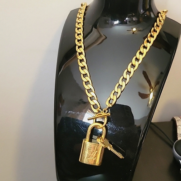 LV lock & key necklace - Picture 1 of 2